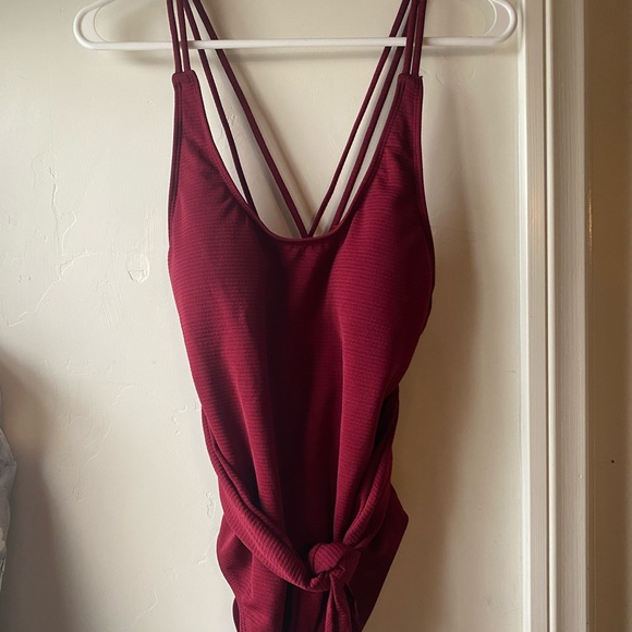 One piece bathing suit - Picture 2 of 2